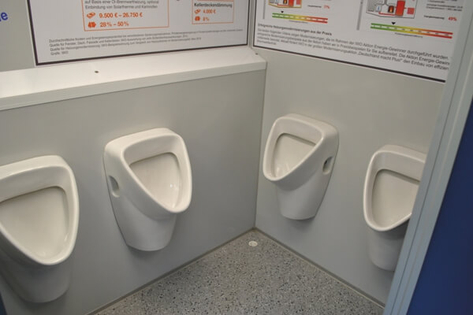 4 Urinale...